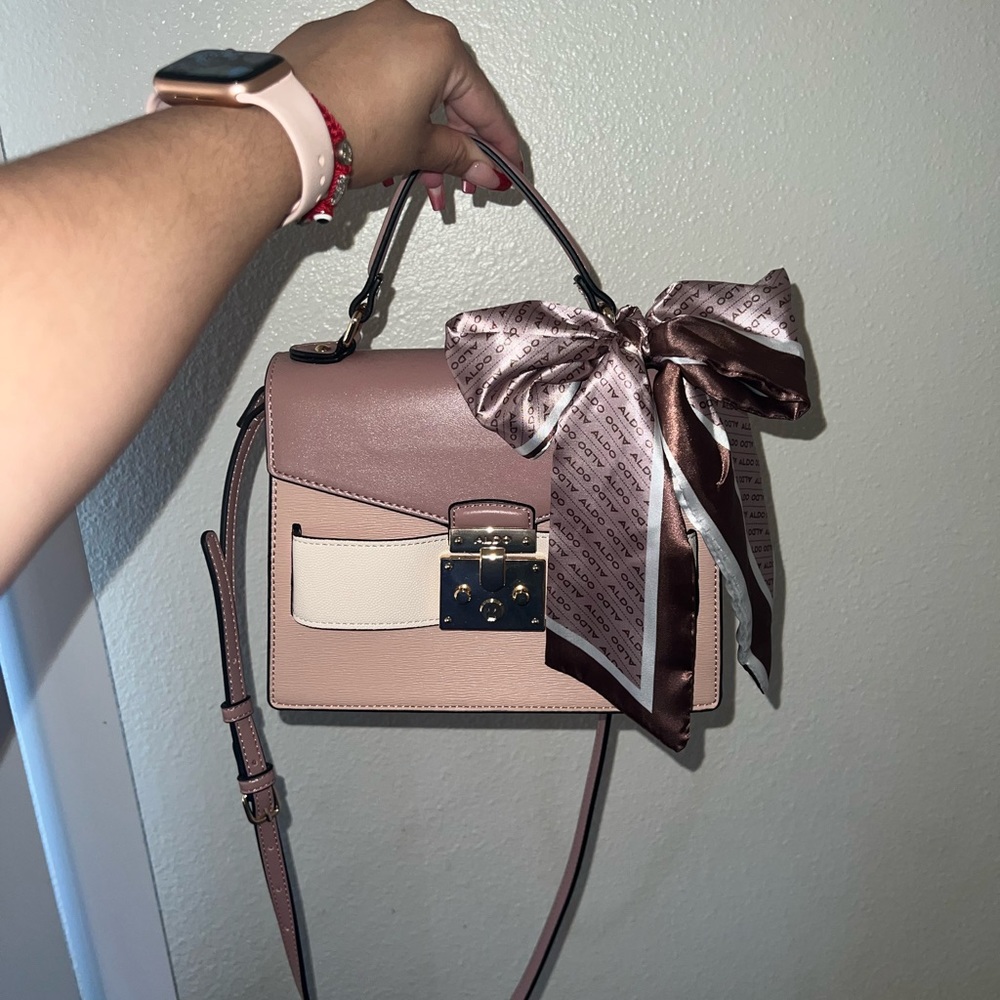 Pink purse with bow